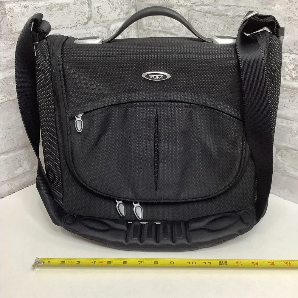 Tumi Black Briefcase Flap 2Way Shoulder Bag Travel Rare 14” Large Men’s